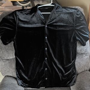 Size Large Black Velvet Short Sleeve Button Down Collared Shirt.Like New